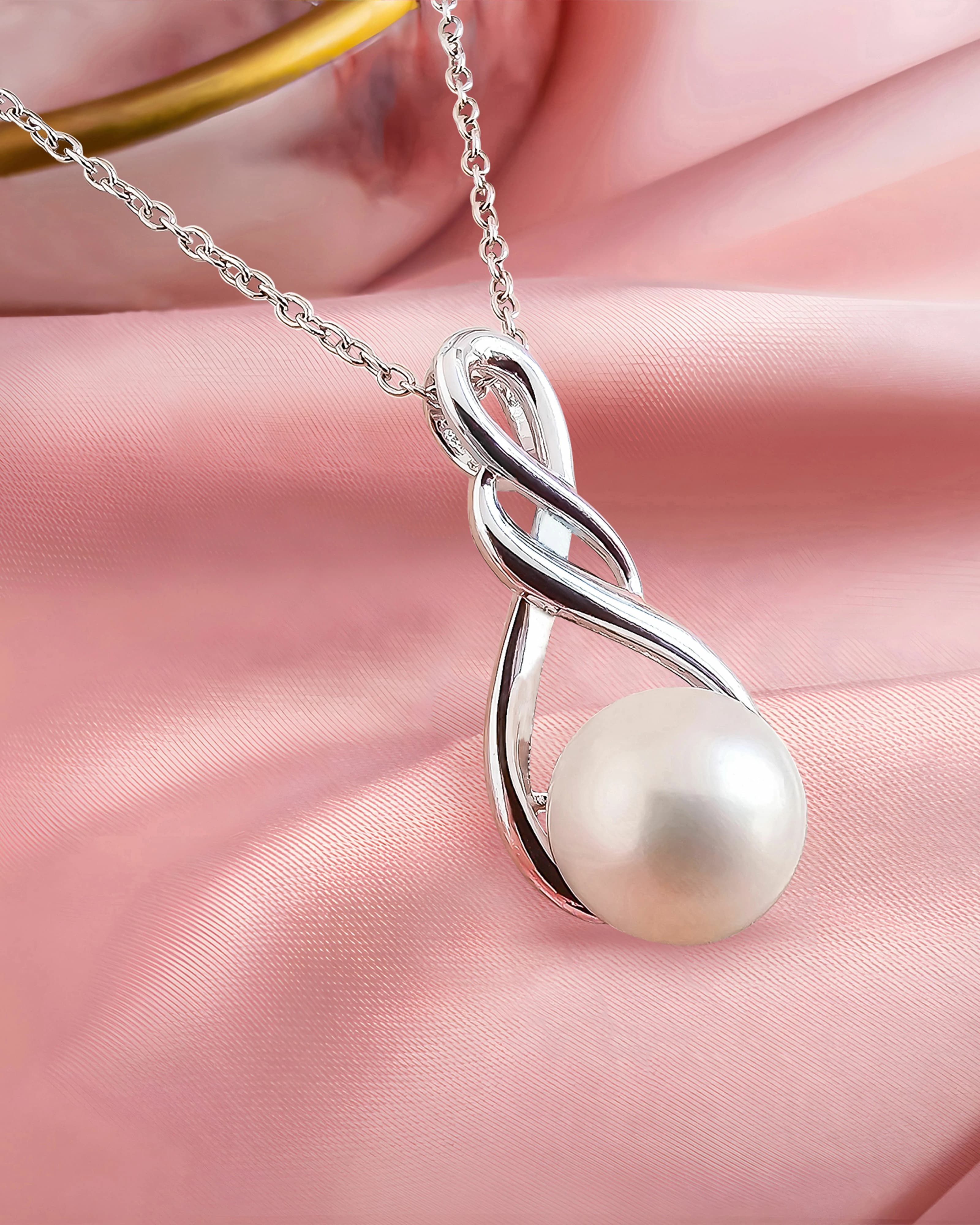 Knotted Love Pearl Necklace